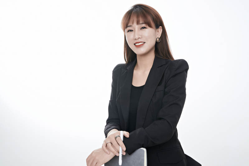 亚洲职业女性文员公关图片