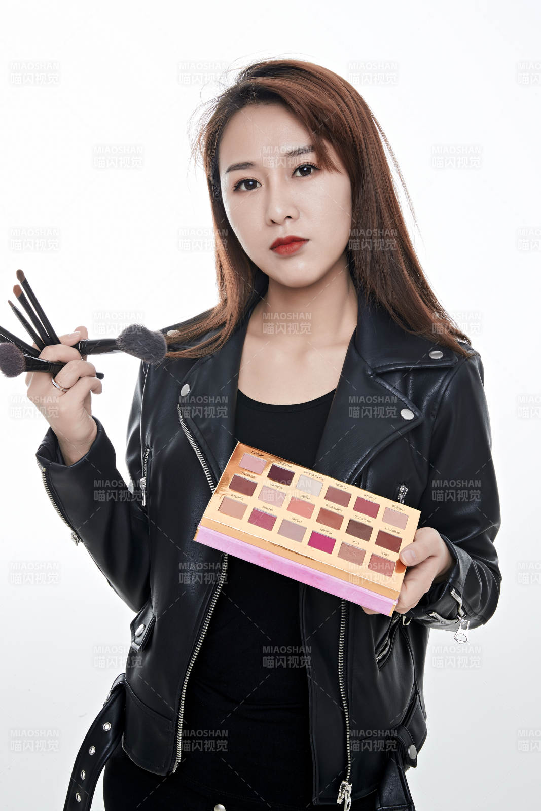 女性职业化妆师图片