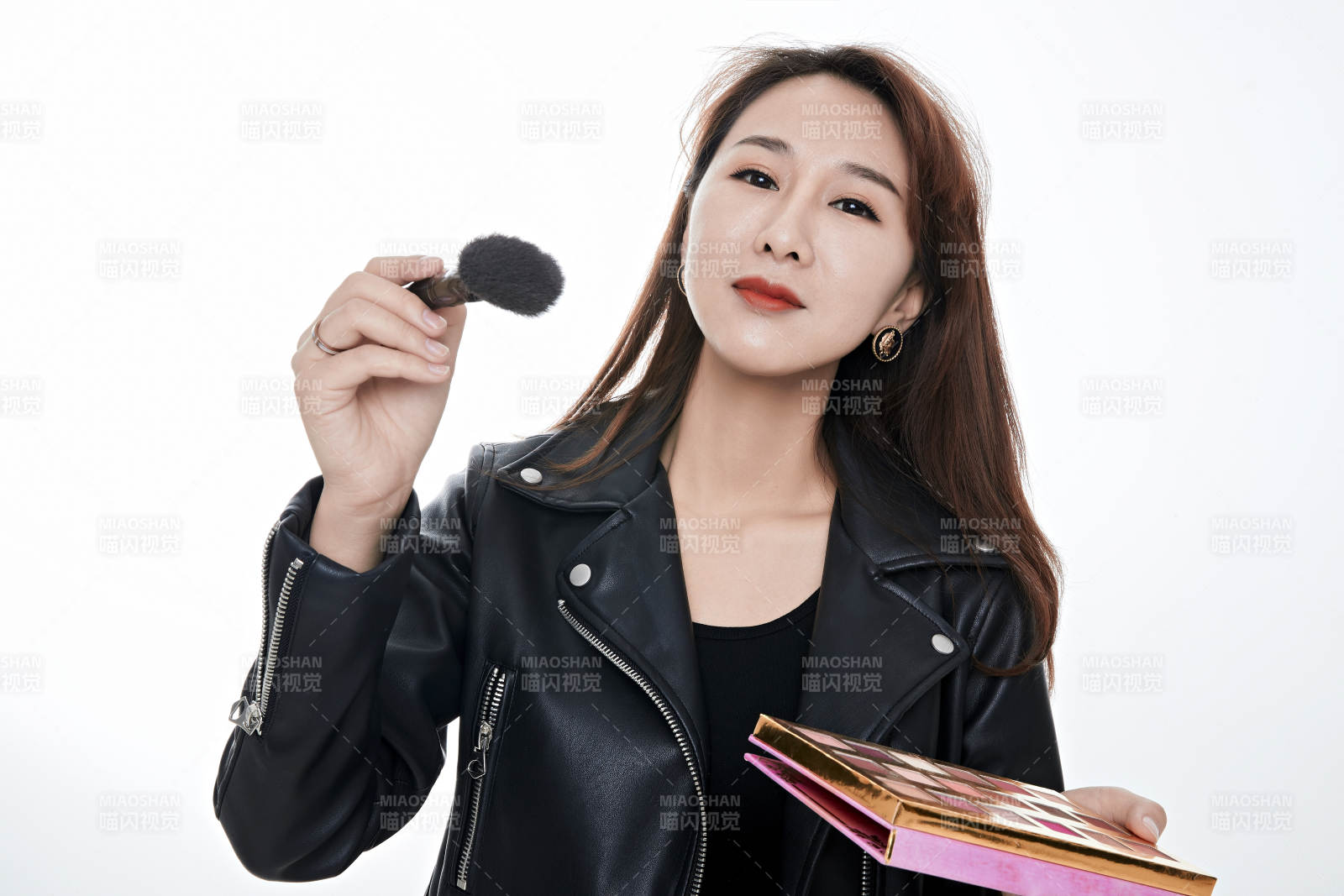 女性职业化妆师图片