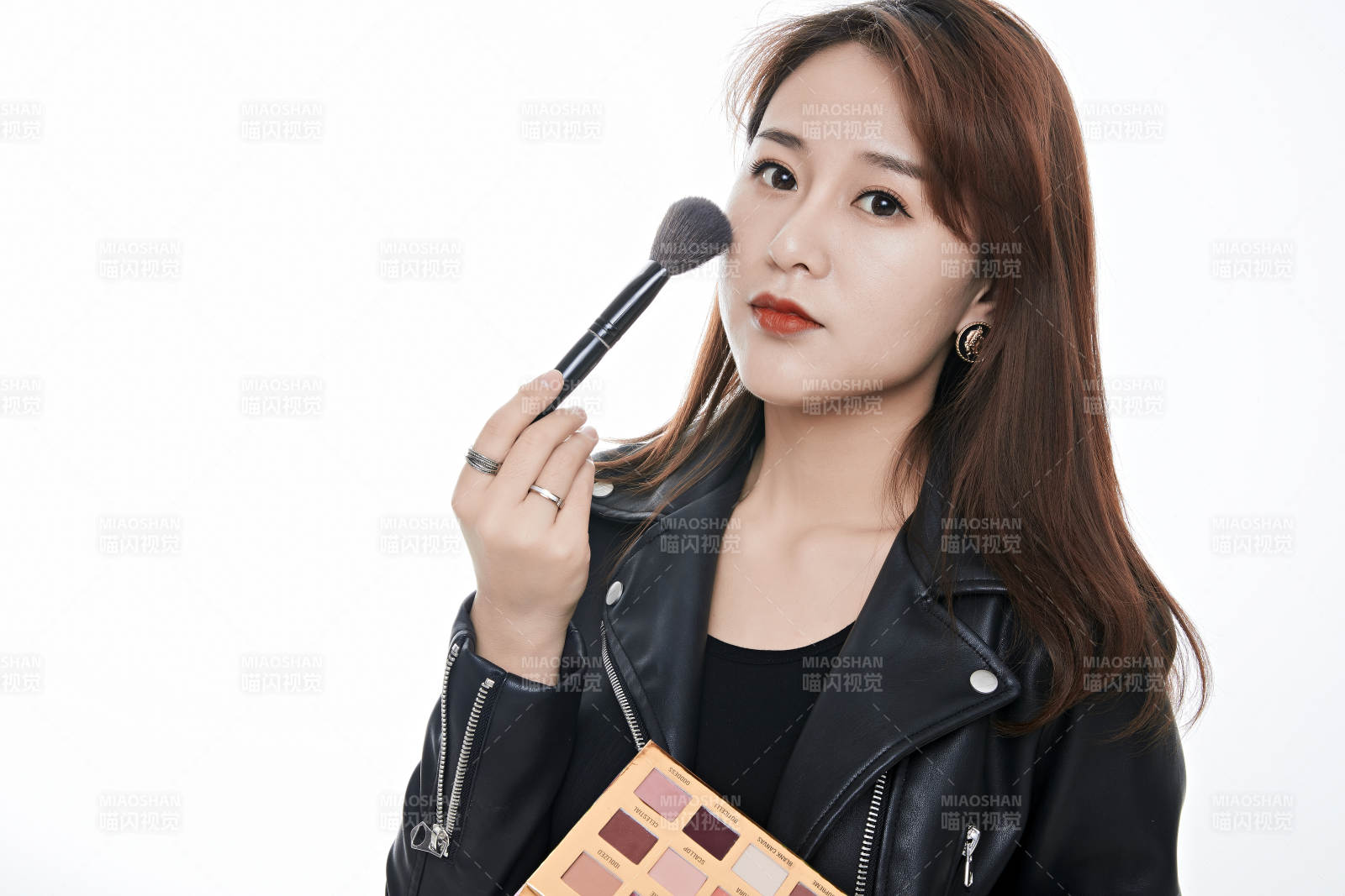 女性职业化妆师图片