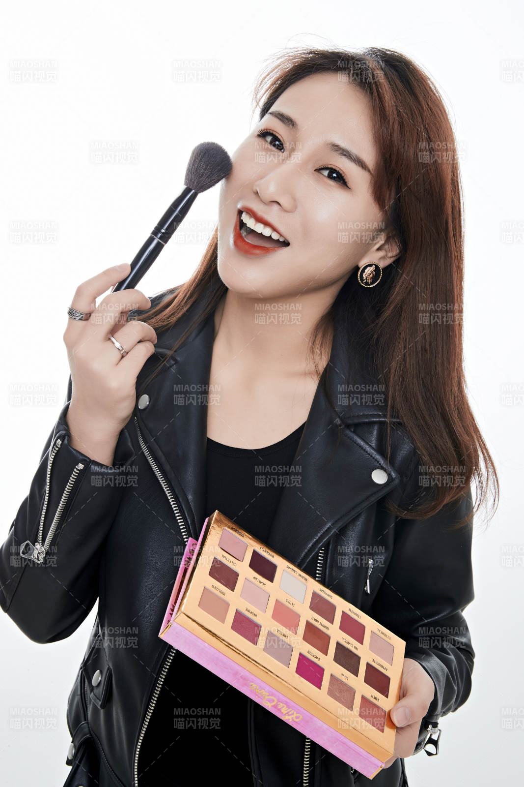 女性职业化妆师图片