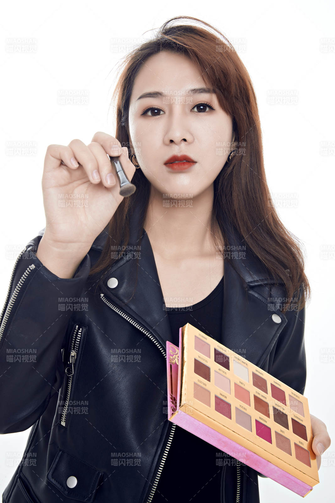 女性职业化妆师图片