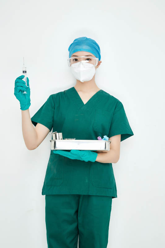 采集病例化验检测样本的外科手术医生图片