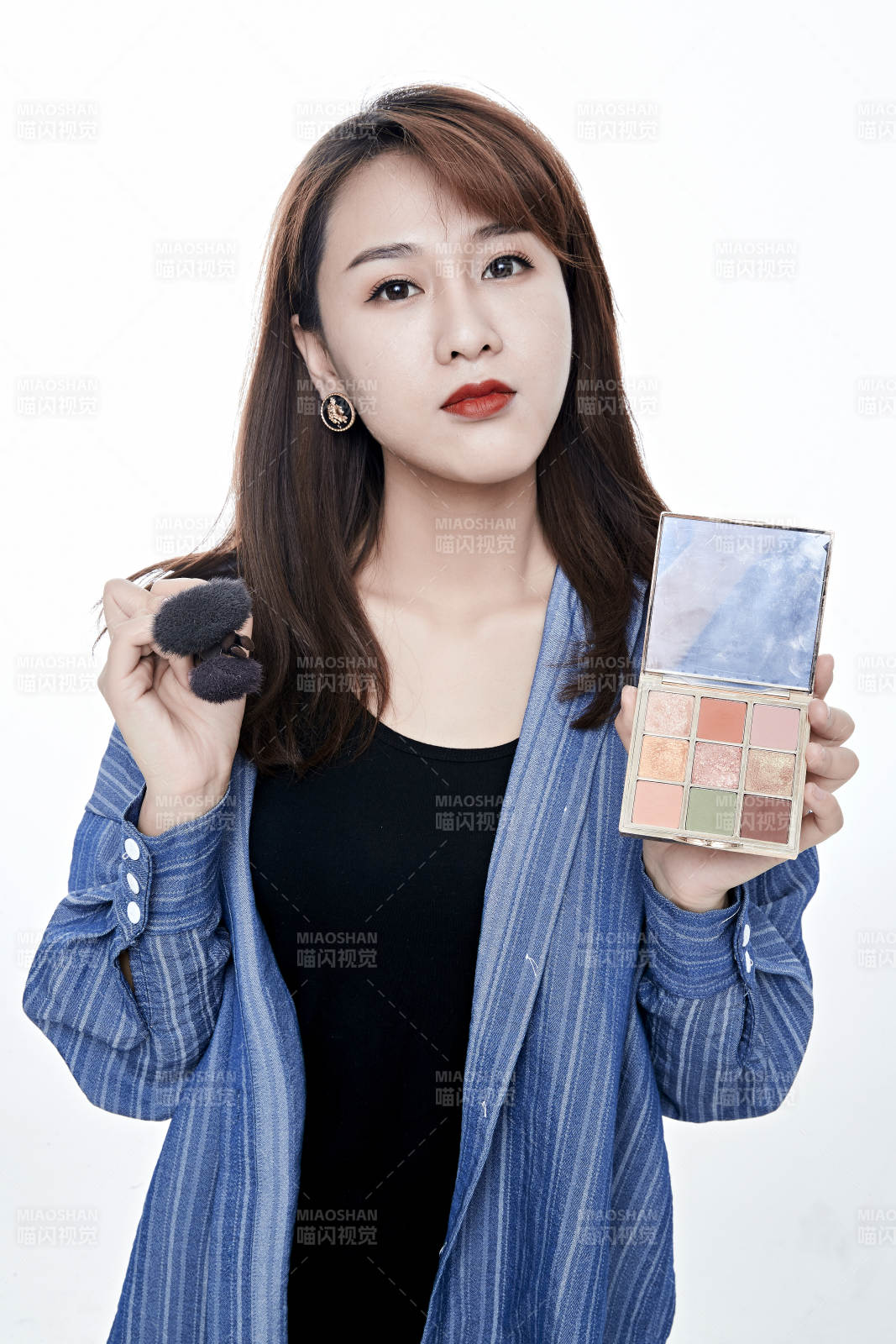 女性职业化妆师图片