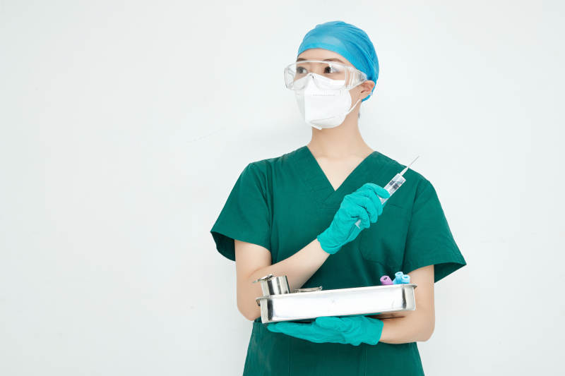 采集病例化验检测样本的外科手术医生图片