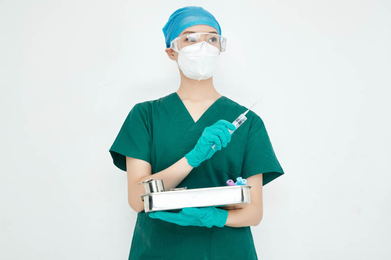 采集病例化验检测样本的外科手术医生图片