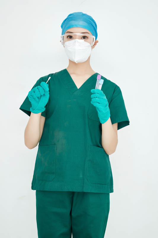 采集病例化验检测样本的外科手术医生图片