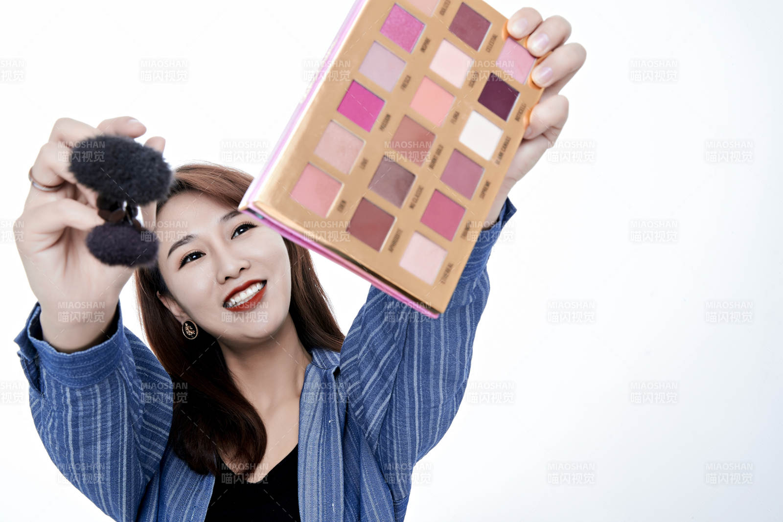 女性职业化妆师图片