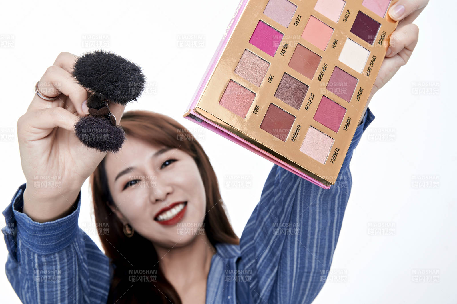 女性职业化妆师图片