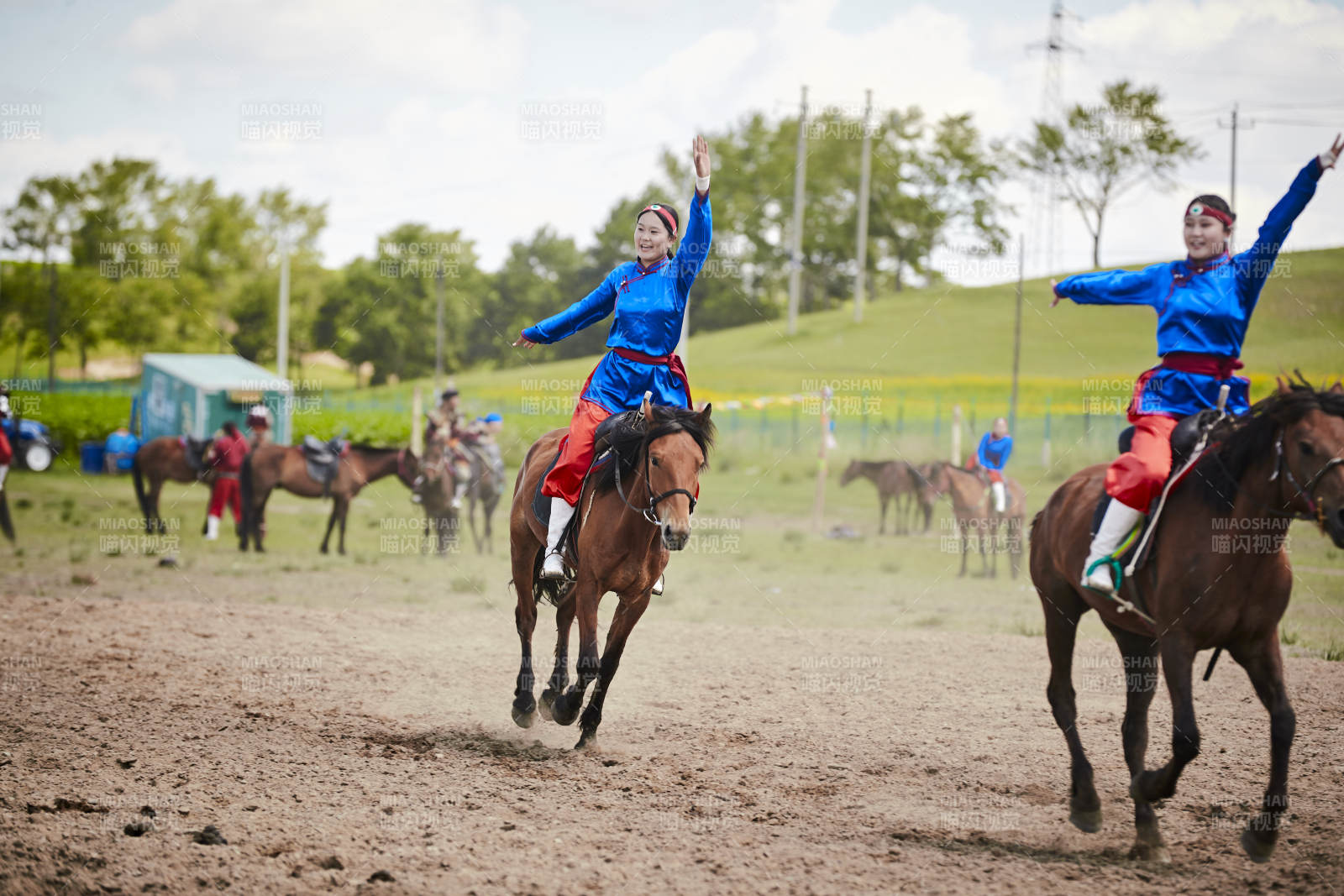 河北省沽源县库伦淖尔景区的蒙古马术表演图片