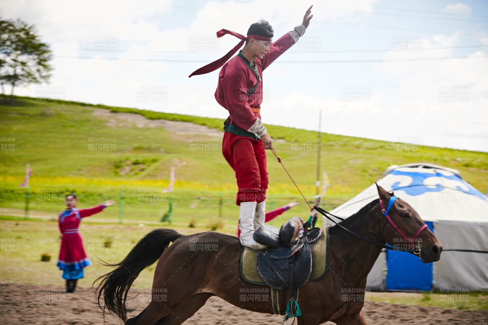 河北省沽源县库伦淖尔景区的蒙古马术表演图片