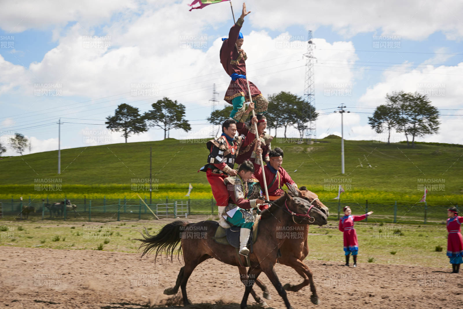 河北省沽源县库伦淖尔景区的蒙古马术表演图片