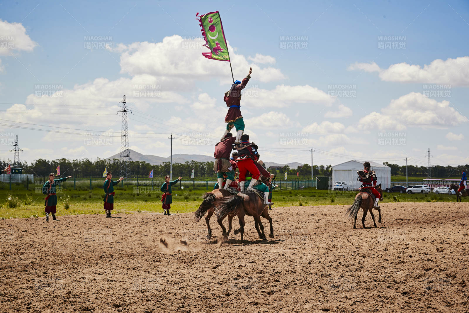 河北省沽源县库伦淖尔景区的蒙古马术表演图片