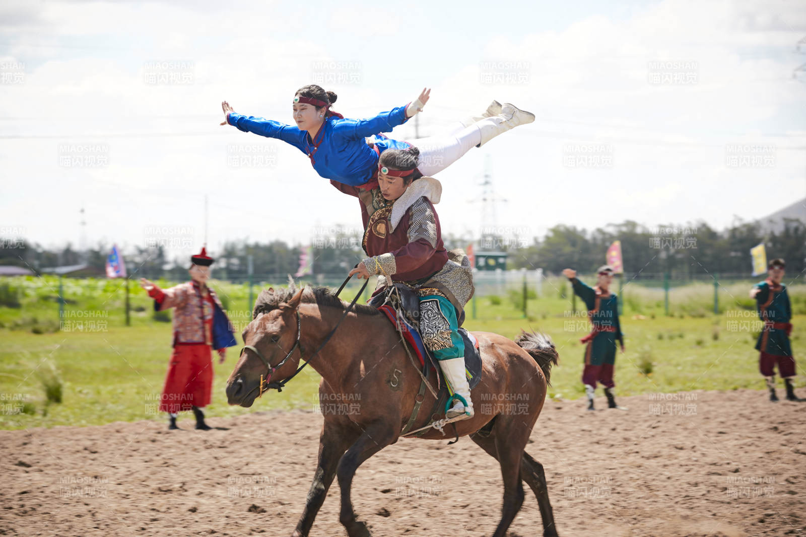 河北省沽源县库伦淖尔景区的蒙古马术表演图片