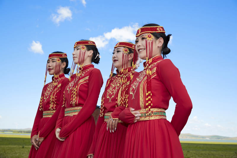 那达慕大会上表演的蒙古演员图片