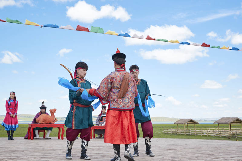 草原上的传统蒙古族婚礼仪式图片