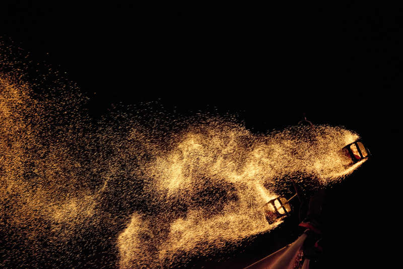 创新非遗表演项目水上飞人火壶表演图片