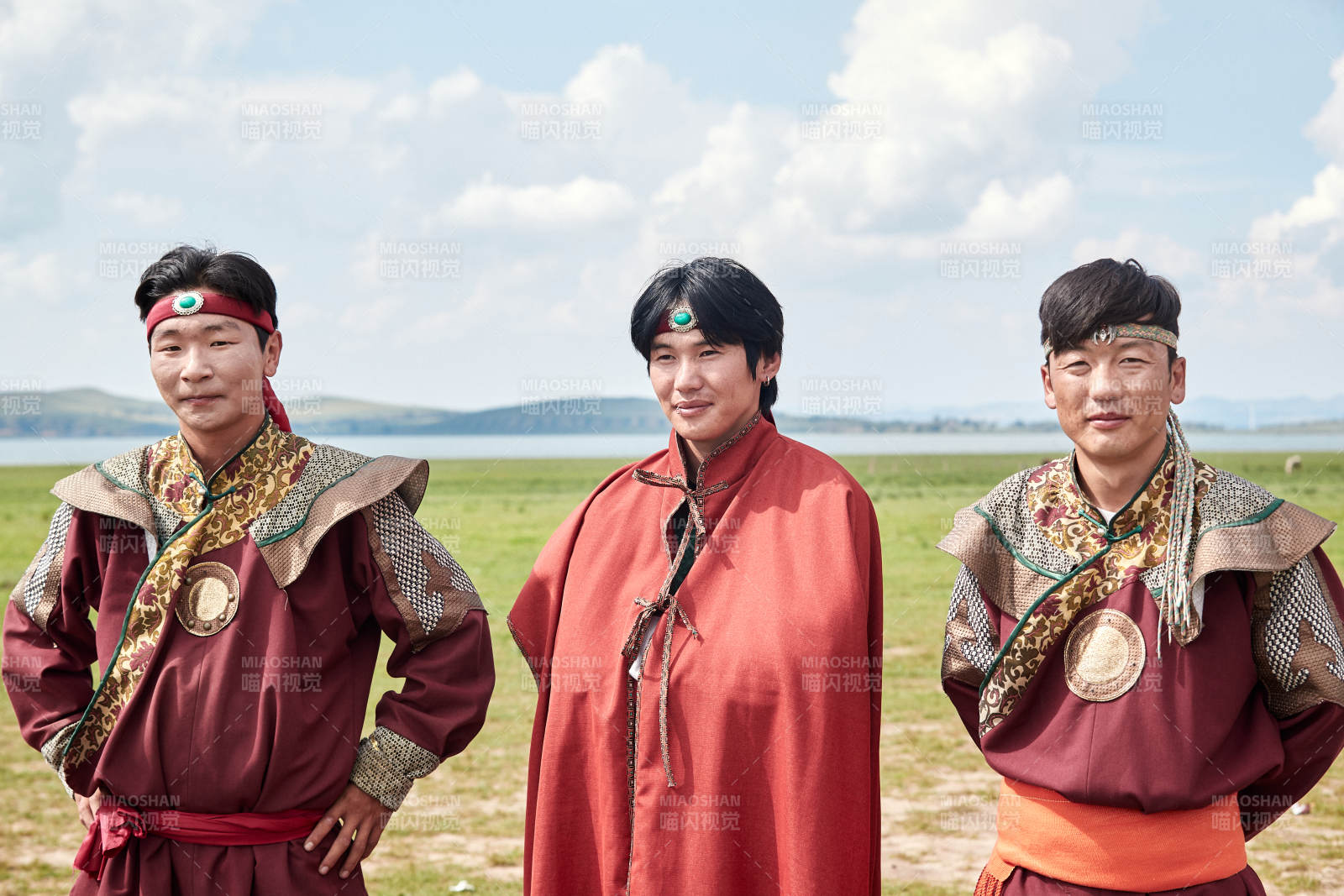 那达慕大会上表演的蒙古演员图片