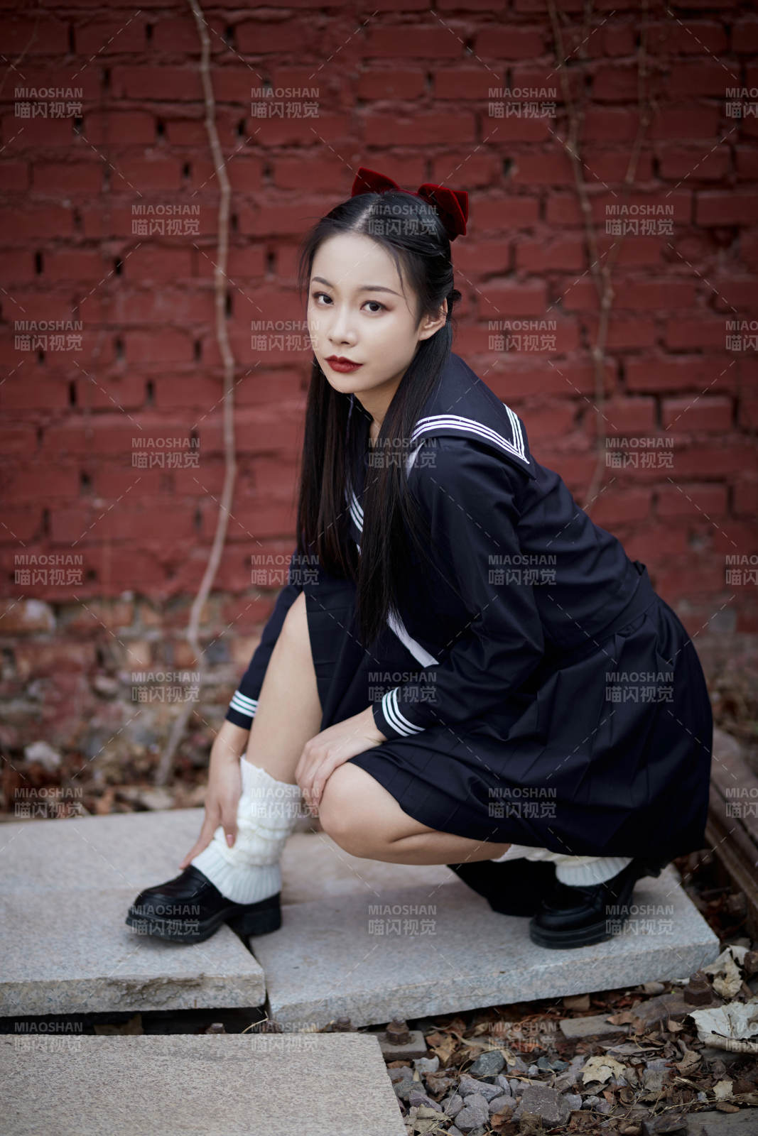 日系户外公园穿jk校服的少女图片