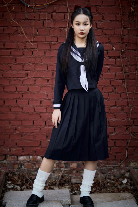 日系户外公园穿jk校服的少女图片