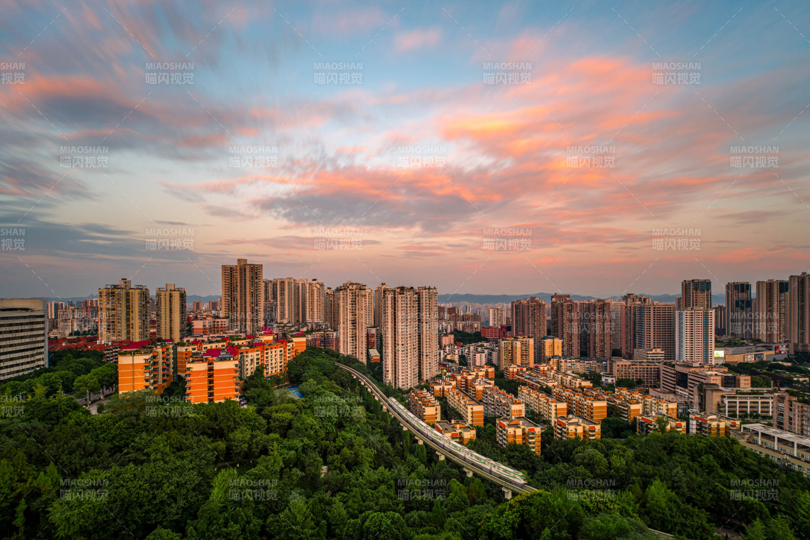 城市暮色美景图片