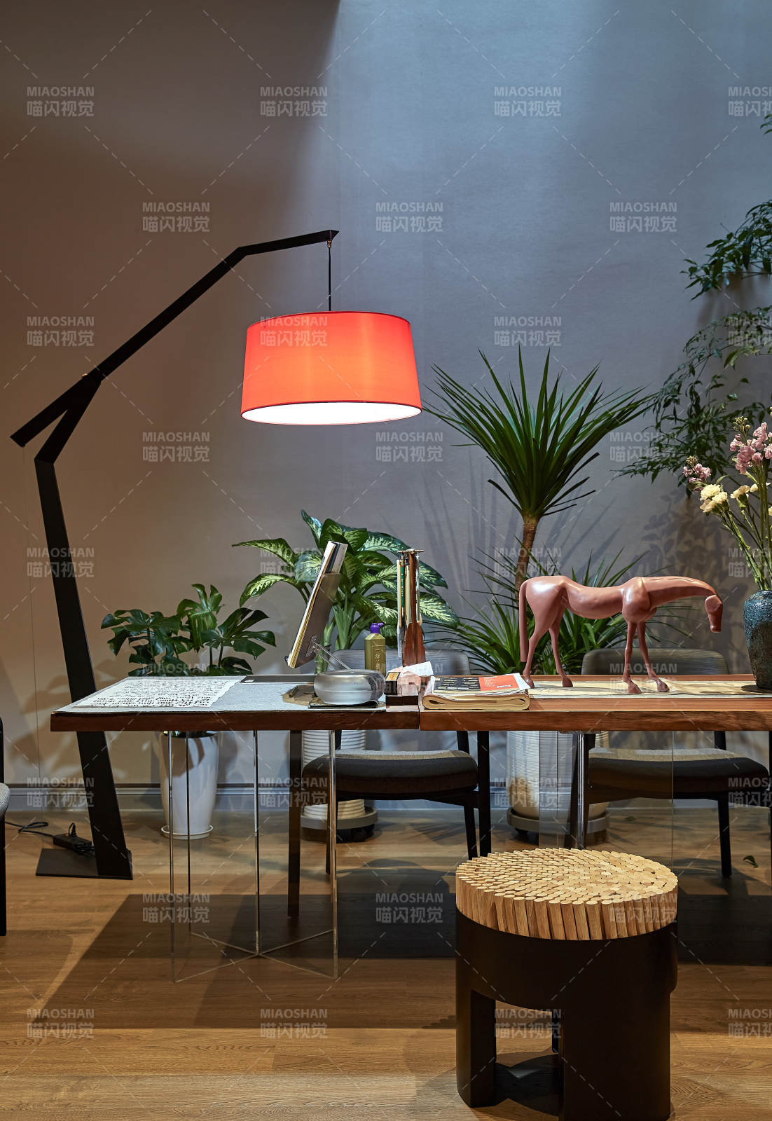 现代简约家居一角图片