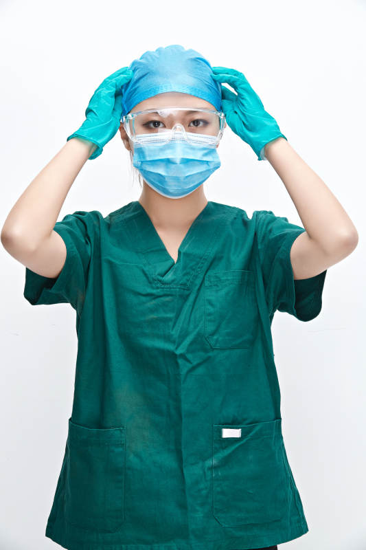 白色背景下的外科手术医疗人员形象图片