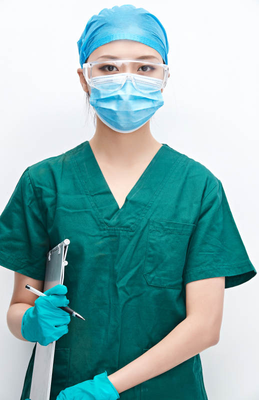 白色背景下的外科手术医疗人员形象图片