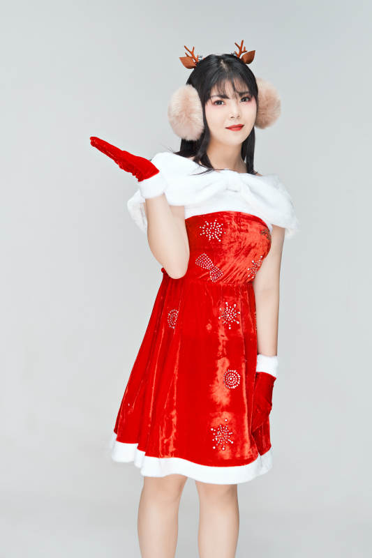 身穿圣诞服饰的性感可爱亚洲少女图片