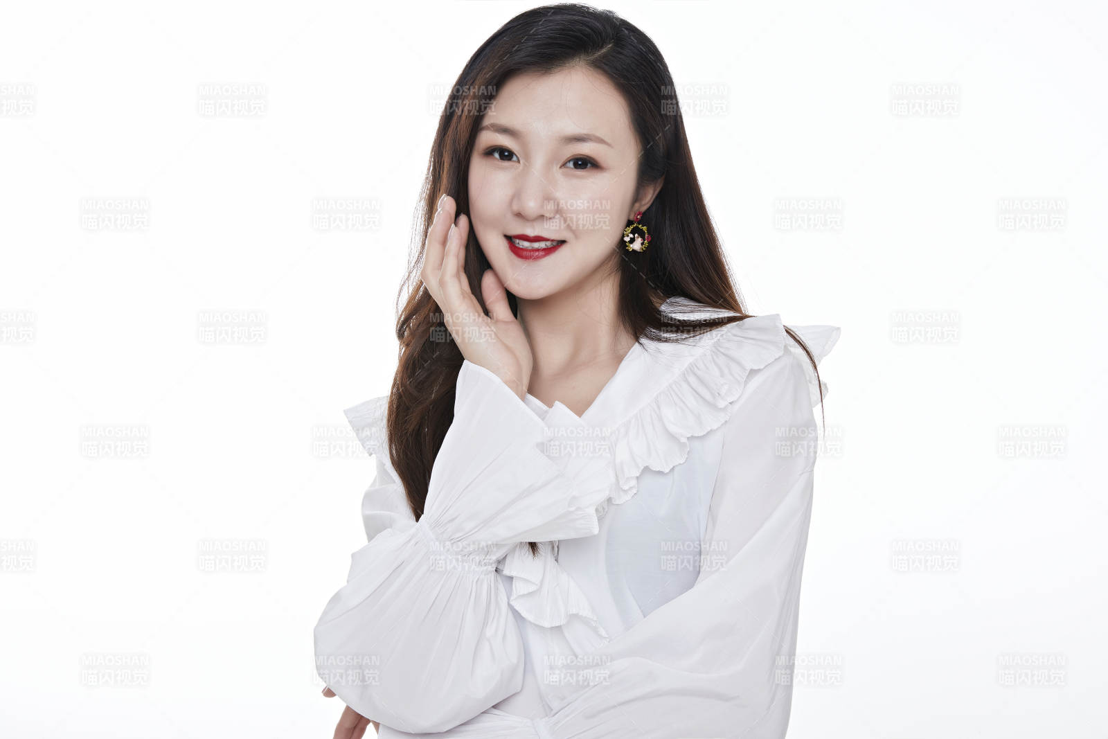 棚拍白色背景亚洲女性行政文员图片