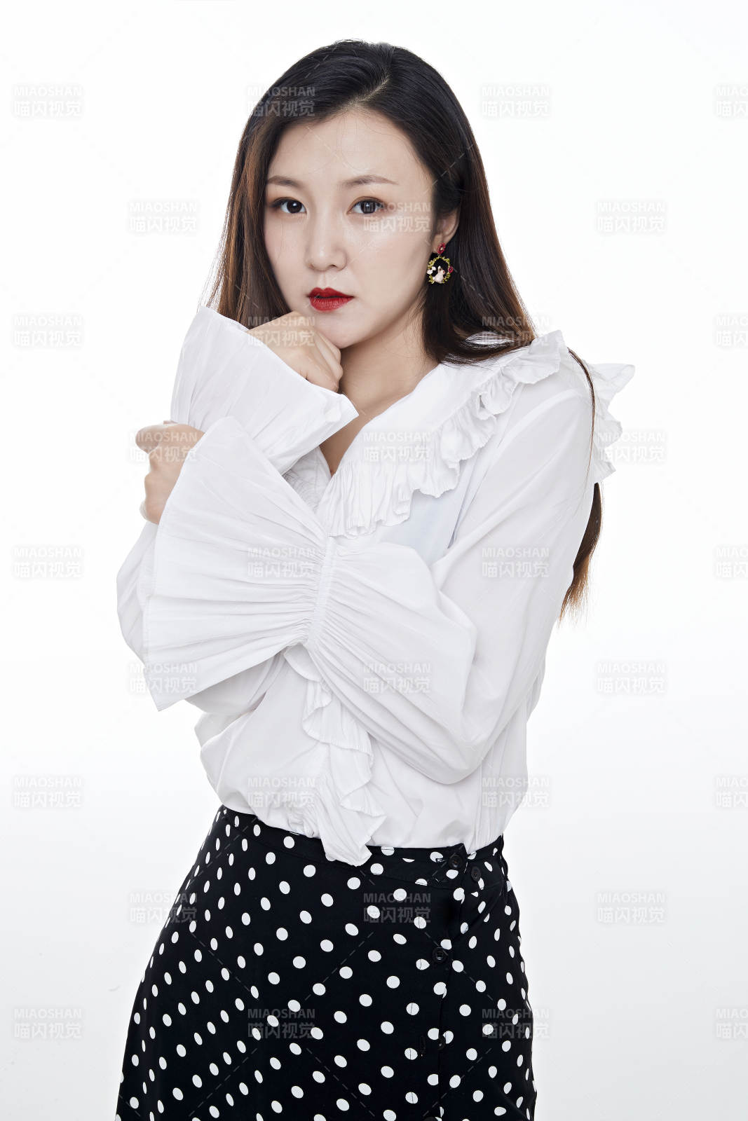 棚拍白色背景亚洲女性行政文员图片