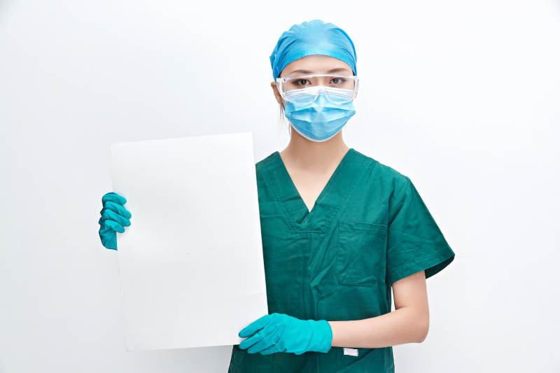 白色背景下的外科手术医疗人员形象图片