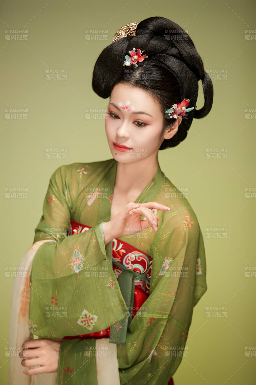 大唐风韵女性古装妆容造型图片