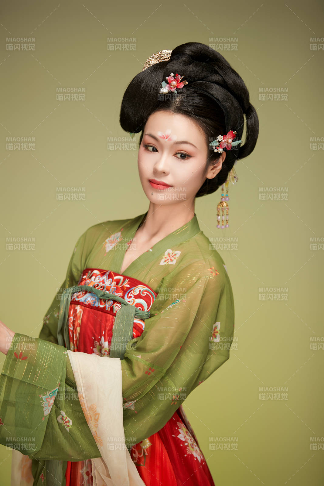 大唐风韵女性古装妆容造型图片