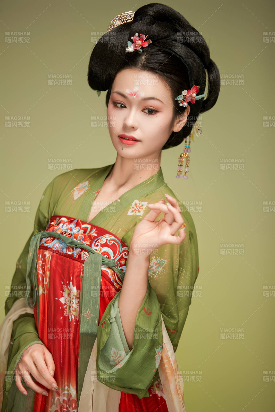 大唐风韵女性古装妆容造型图片