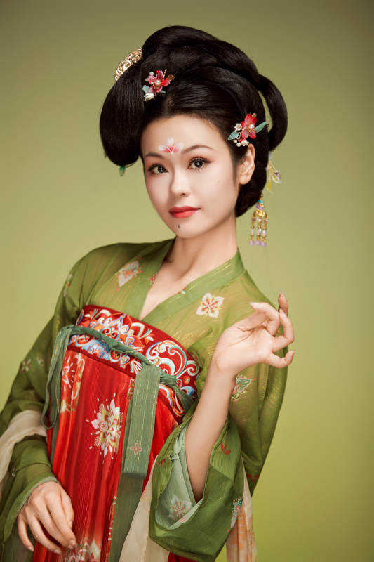 大唐风韵女性古装妆容造型图片
