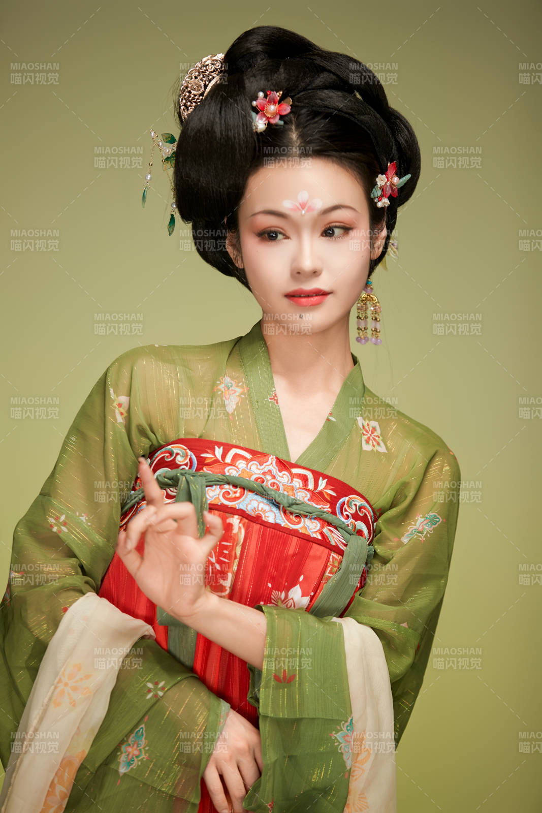 大唐风韵女性古装妆容造型图片