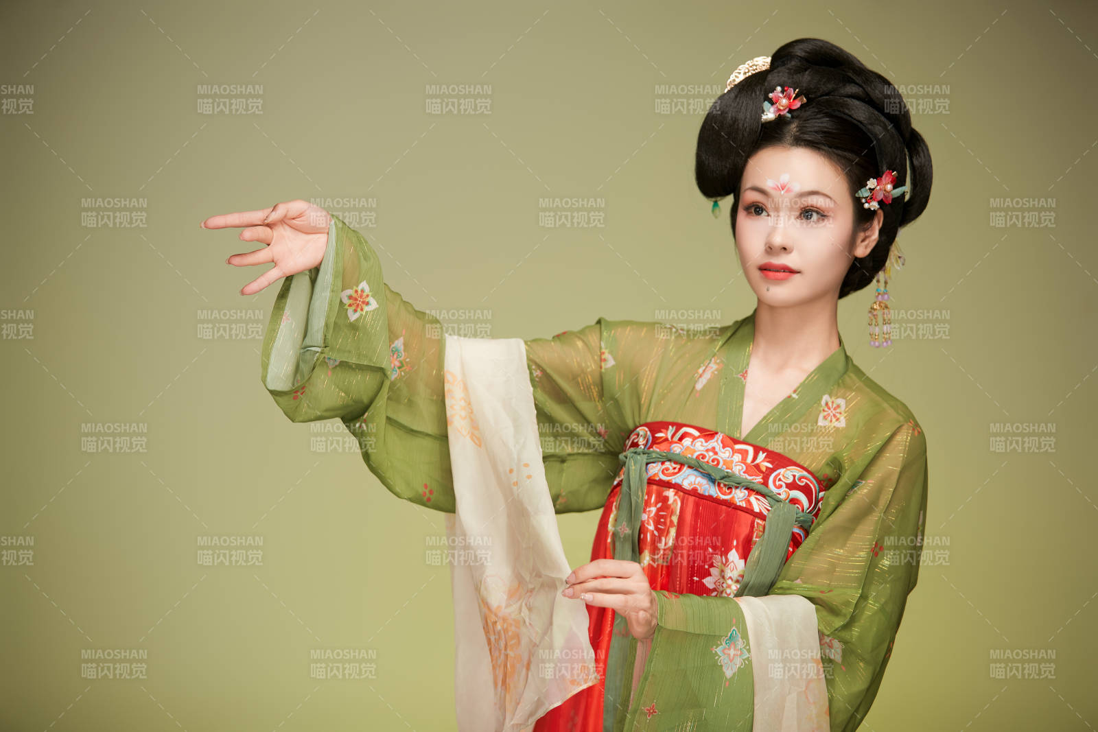 大唐风韵女性古装妆容造型图片