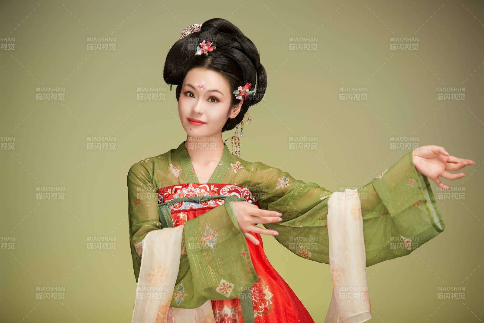 大唐风韵女性古装妆容造型图片