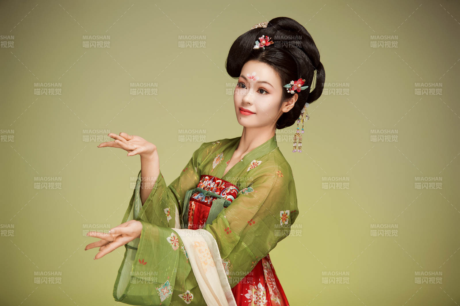 大唐风韵女性古装妆容造型图片