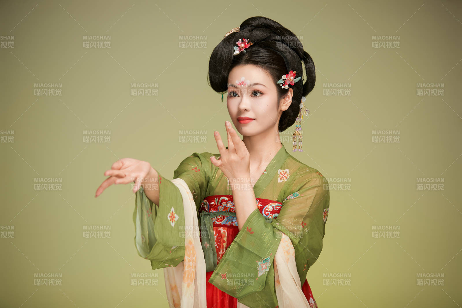 大唐风韵女性古装妆容造型图片