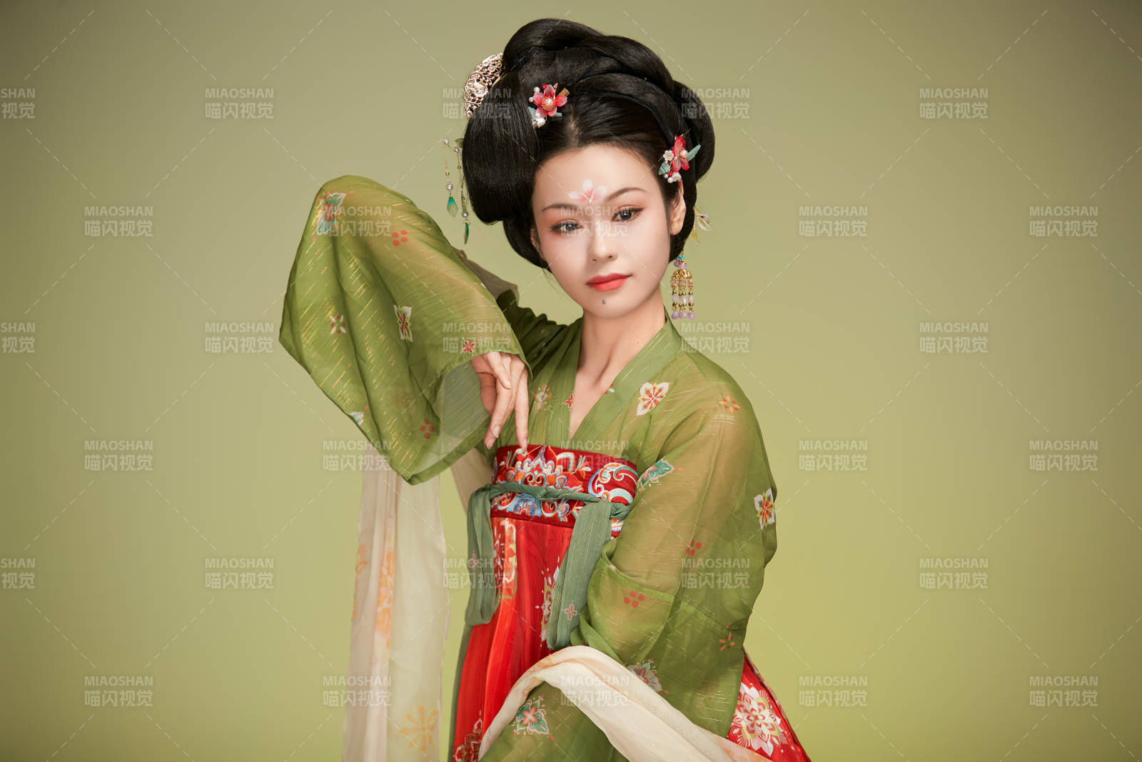 大唐风韵女性古装妆容造型图片