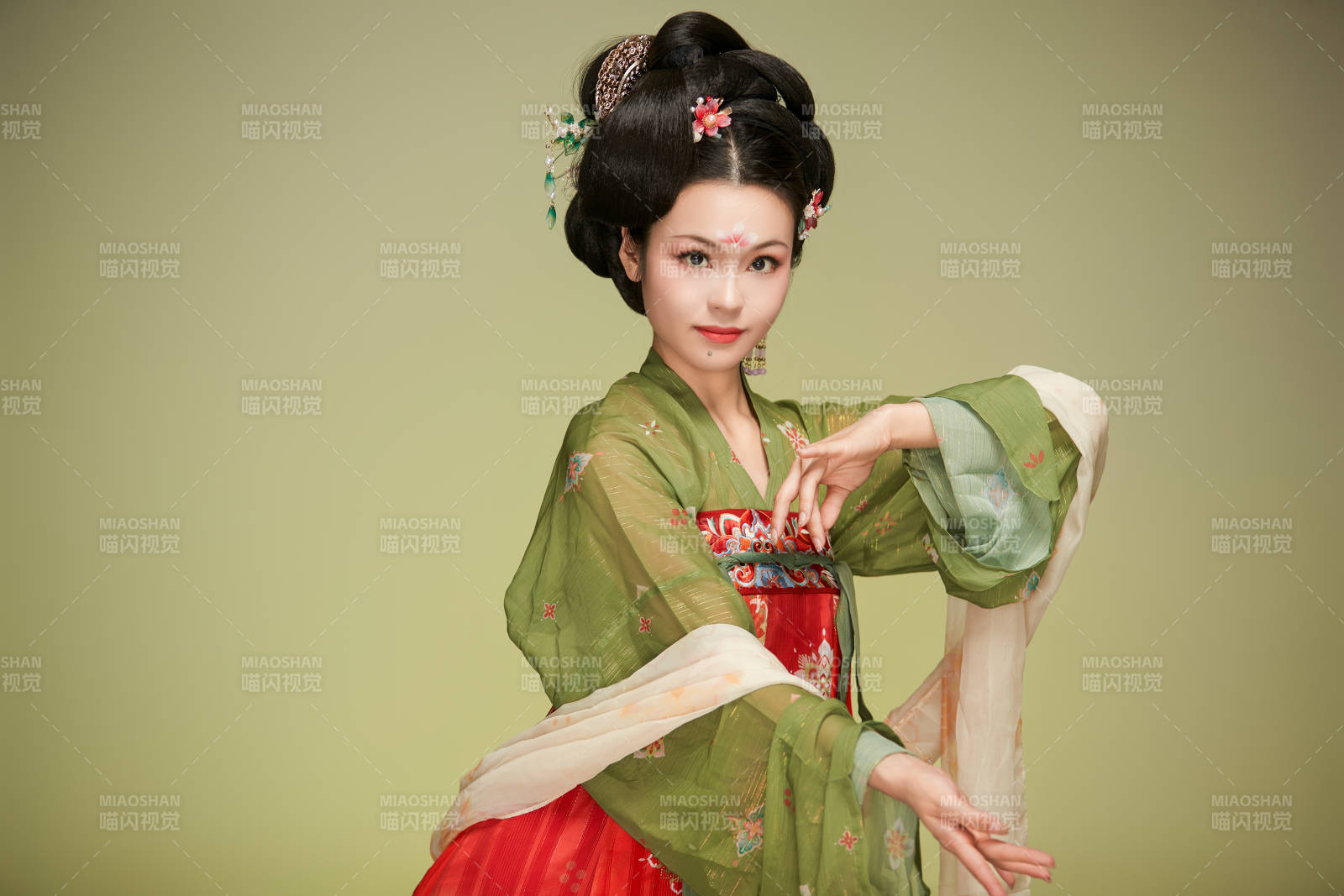 大唐风韵女性古装妆容造型图片