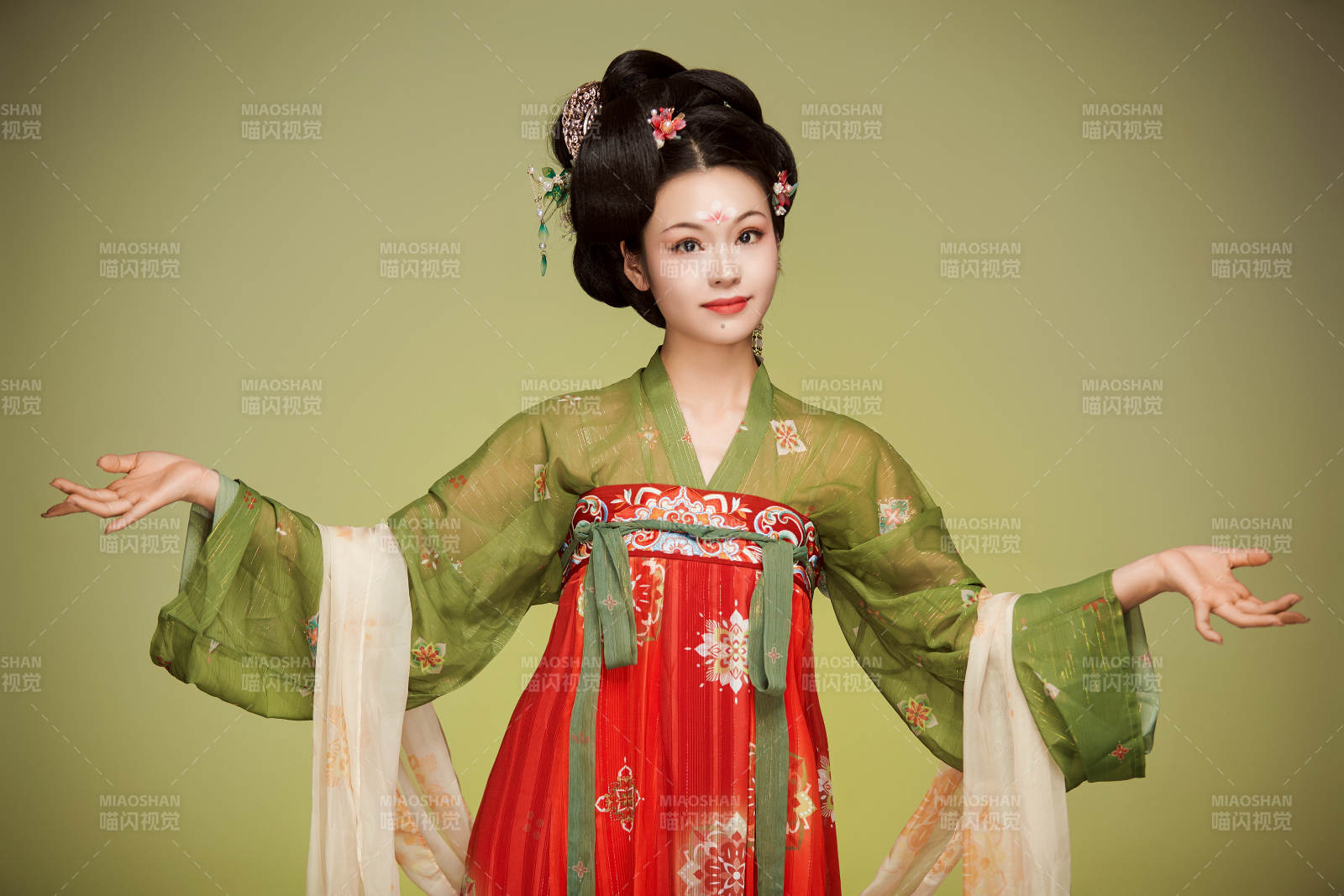 大唐风韵女性古装妆容造型图片