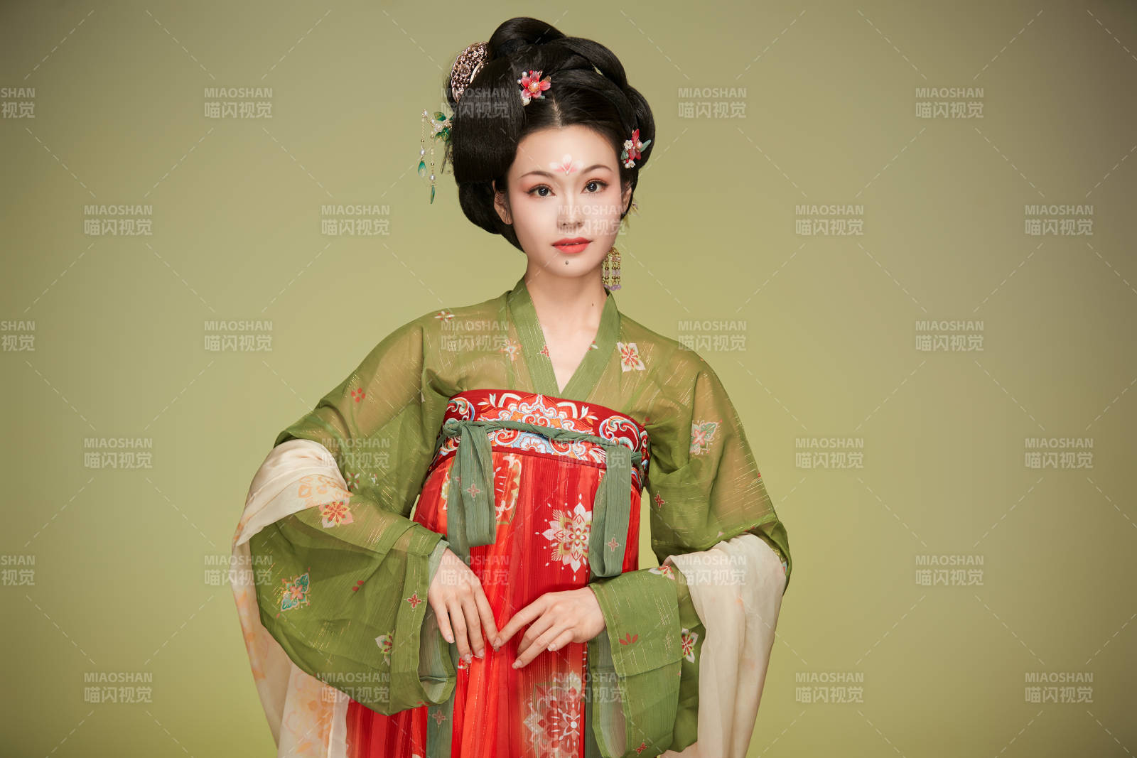 大唐风韵女性古装妆容造型图片