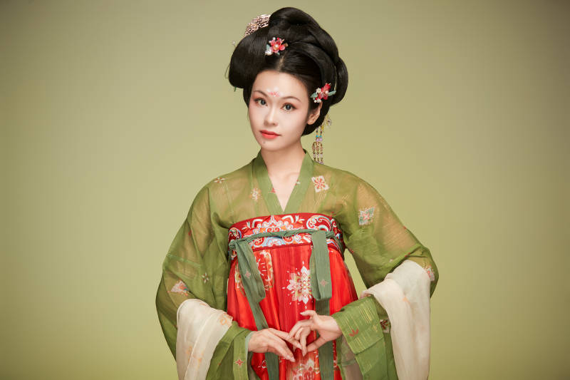 大唐风韵女性古装妆容造型图片