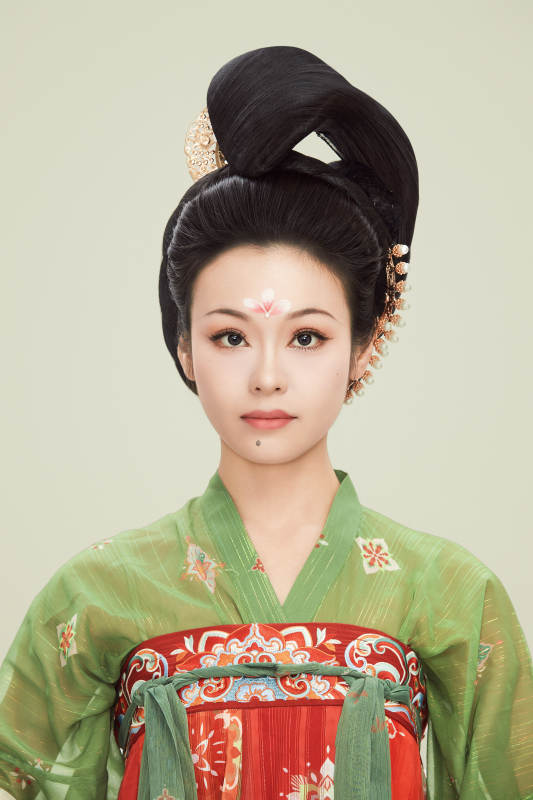 大唐风韵女性古装妆容造型图片
