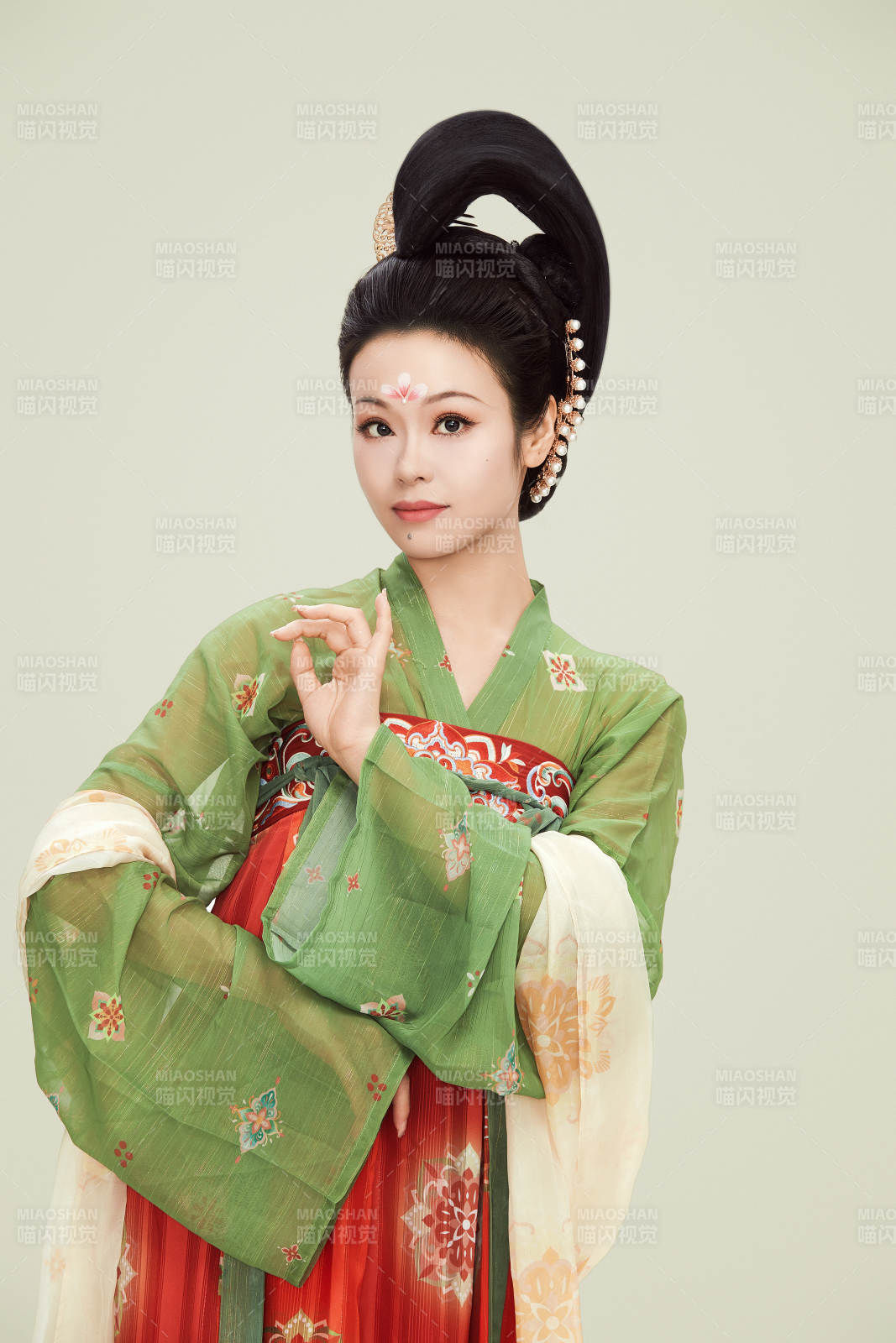 大唐风韵女性古装妆容造型图片