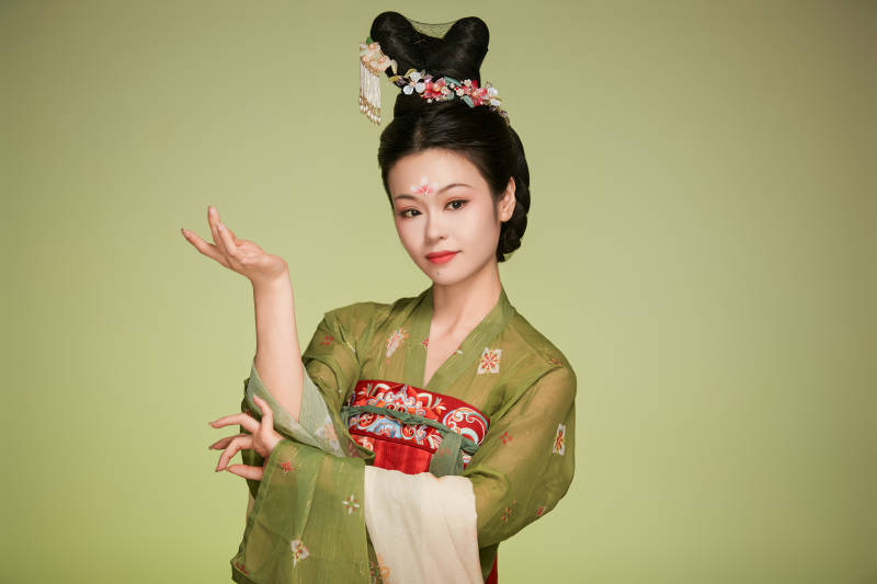 大唐风韵女性古装妆容造型图片
