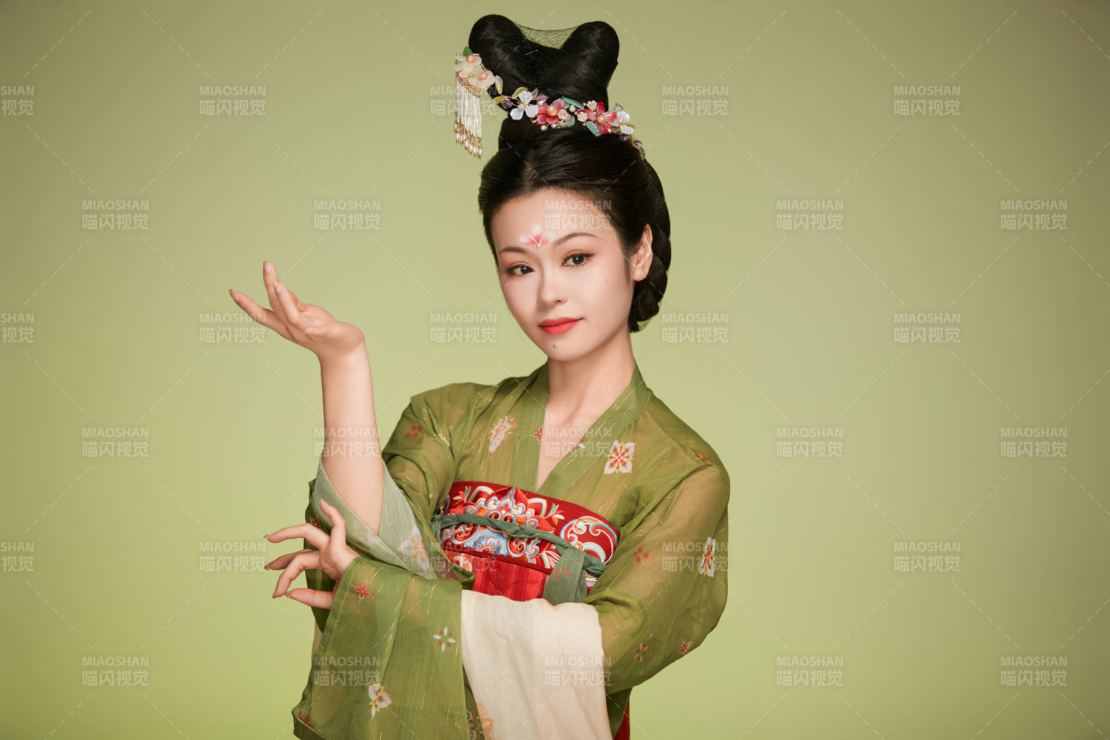 大唐风韵女性古装妆容造型图片